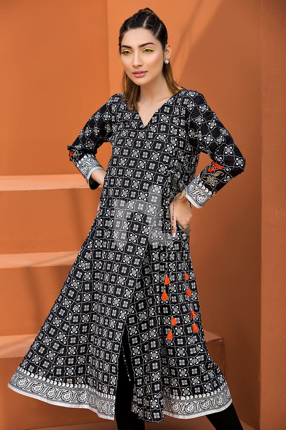 /2018/05/nishat-linen-eid-collection-pe18-21-black-embroidered-stitched-lawn-frock1pc-image1.jpeg