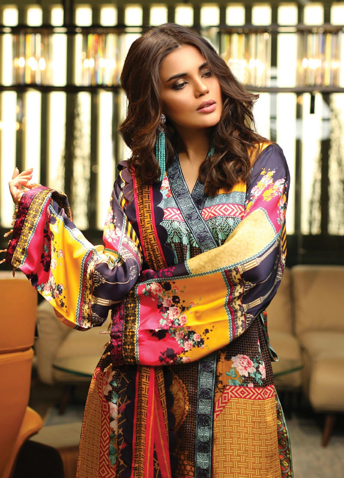 /2019/01/asim-jofa-embroidered-charmeuse-unstitched-3-piece-suit-aj18s-05-winter-luxury-collection-image1.jpeg