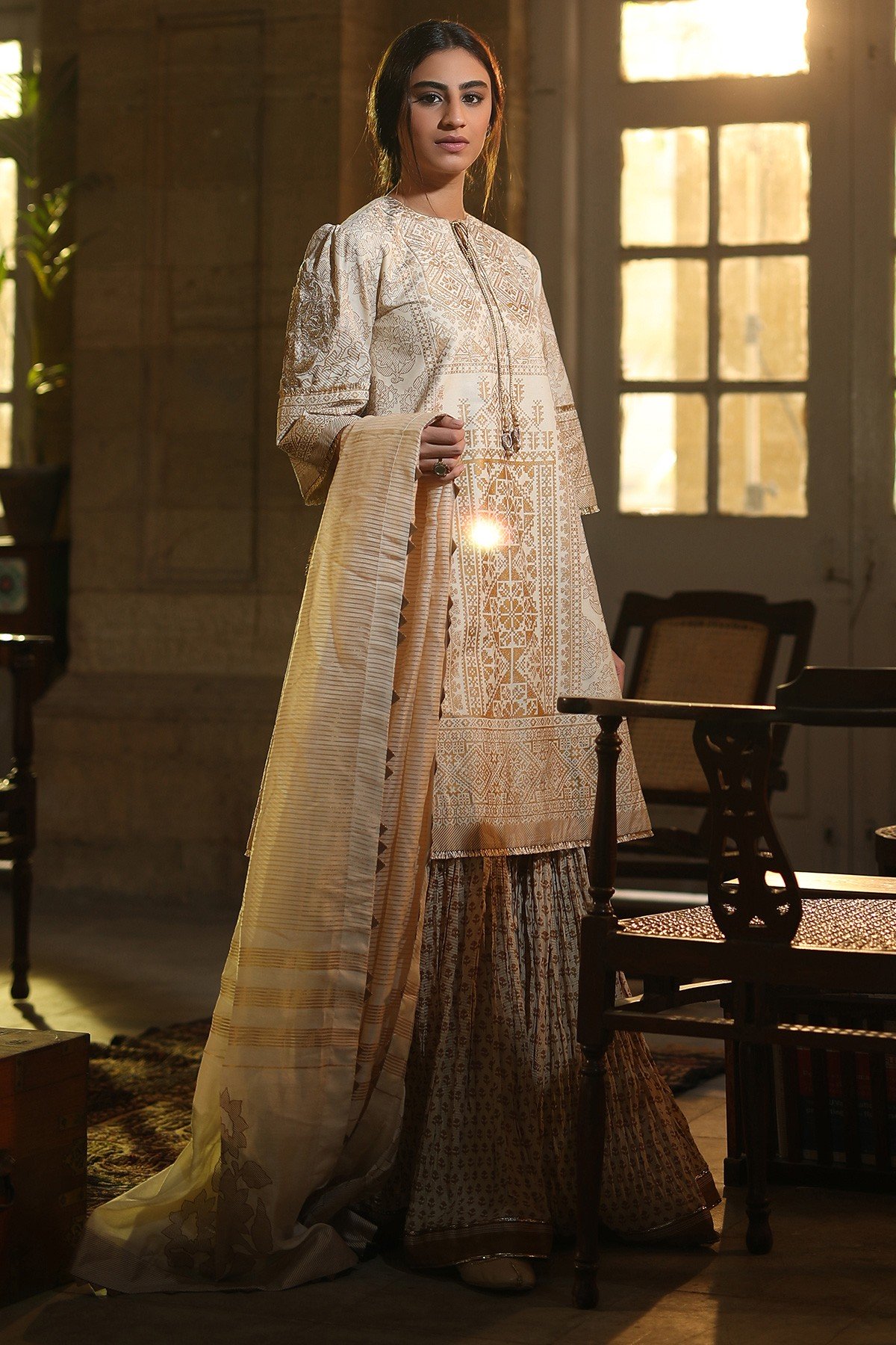 /2019/04/alkaram-studio-heritage-collection-3-piece-embroidered-suit-with-jacquard-dupatta-hc-15d-19-gold-image1.jpeg