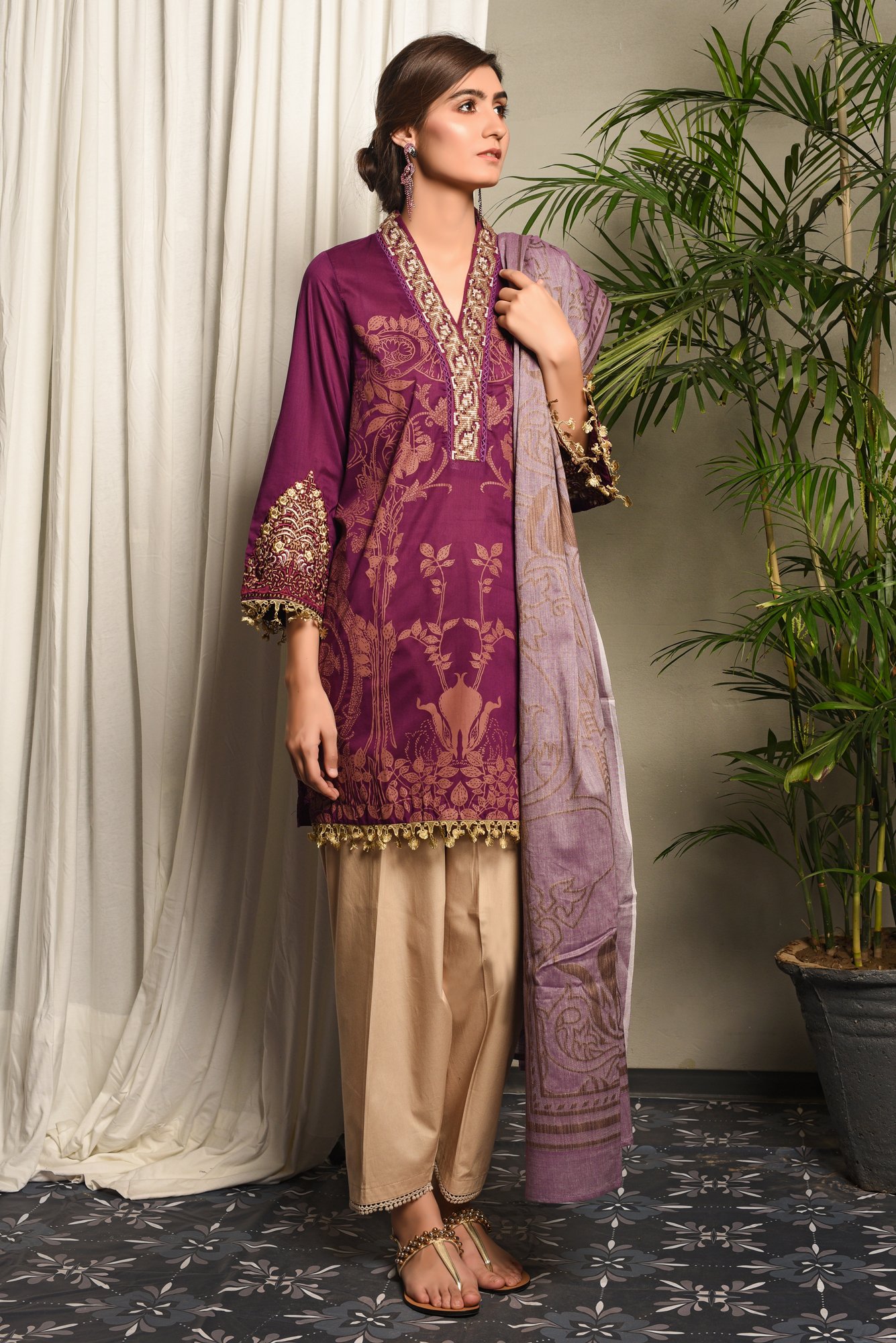 /2019/04/ethnic-by-outfitters-summer-collection-19-boutique-suitshirt-dupatta-wtb191890-image1.jpeg