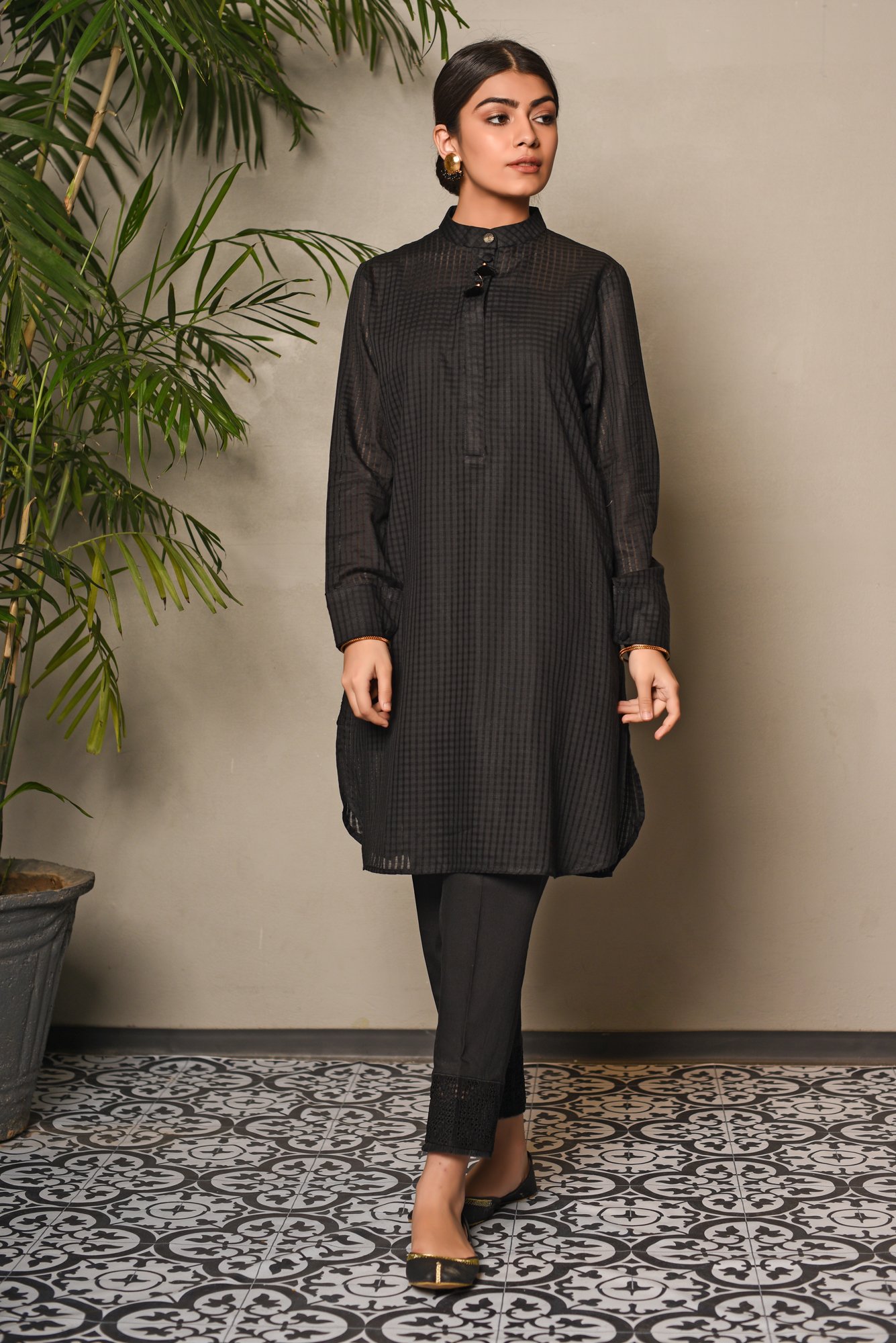 /2019/04/ethnic-by-outfitters-summer-collection-19-rozana-shirt-wtr191853-image1.jpeg