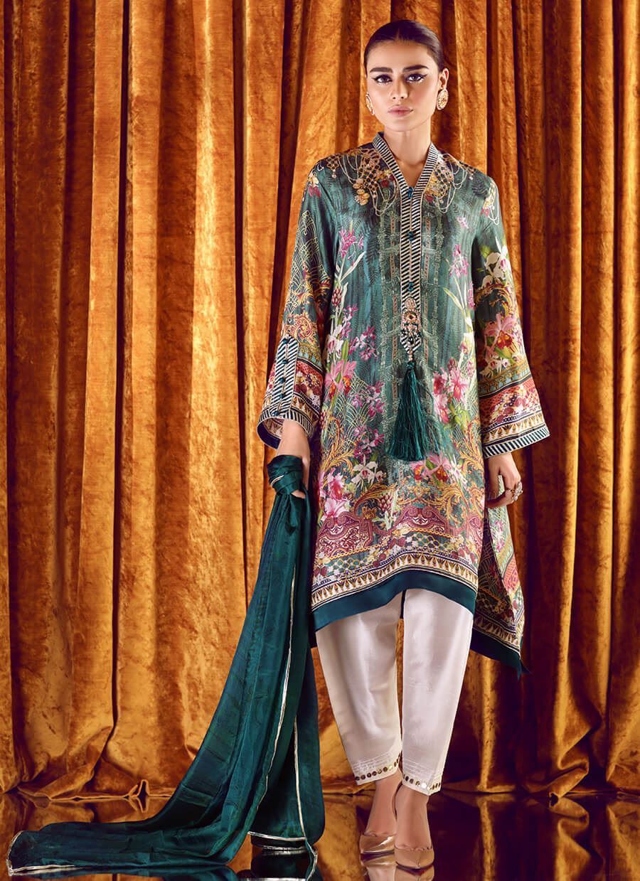 /2019/04/farah-talib-aziz-silk-collection-emerald-luxe-silk-fta-s-19-image1.jpeg