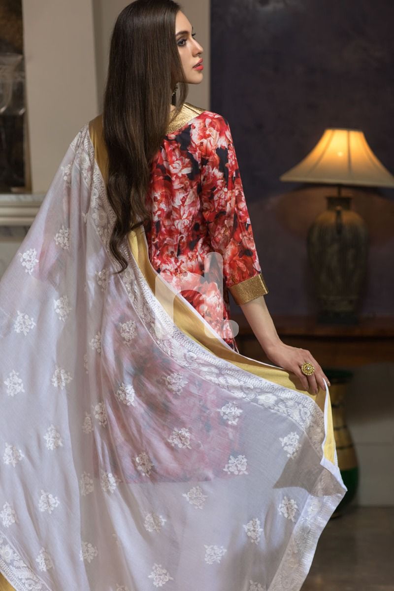 /2019/04/nishat-linen-luxury-lawn-19-41908001-voilred-digital-printed-embroidered-luxury-unstitched-4pc-image1.jpeg