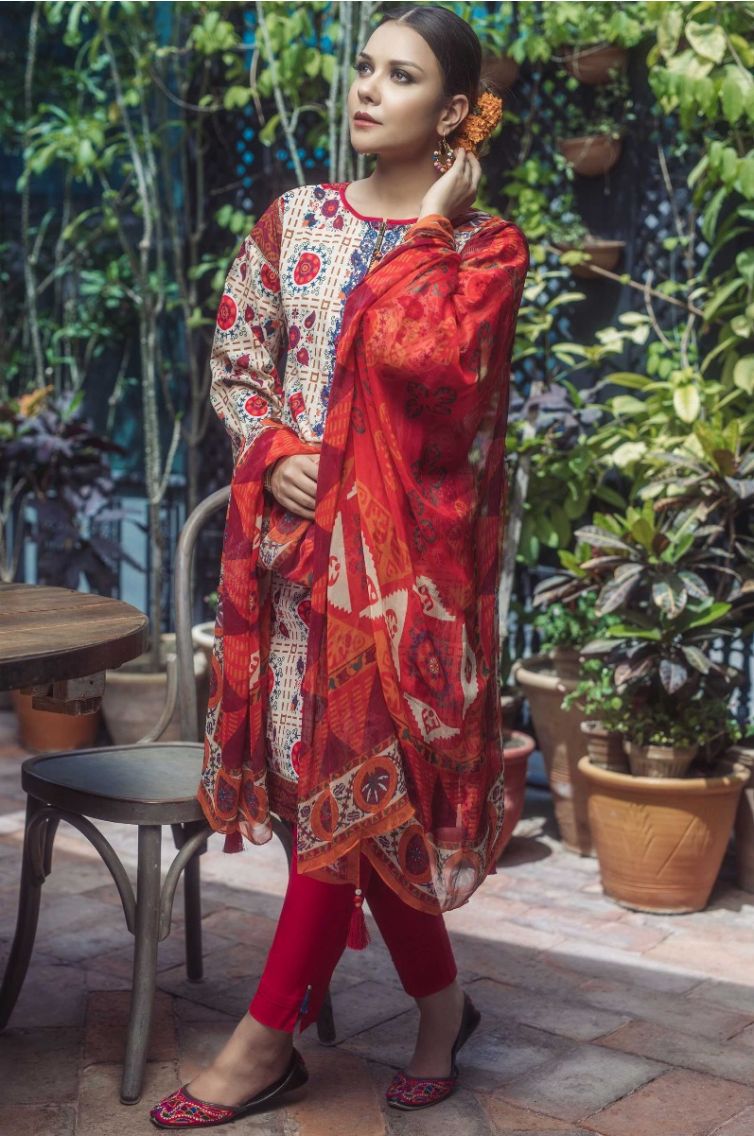 /2019/04/zeen-woman-festive-edition-2019-unstitched-2-pc-lawn-with-chiffon-613619-image1.jpeg