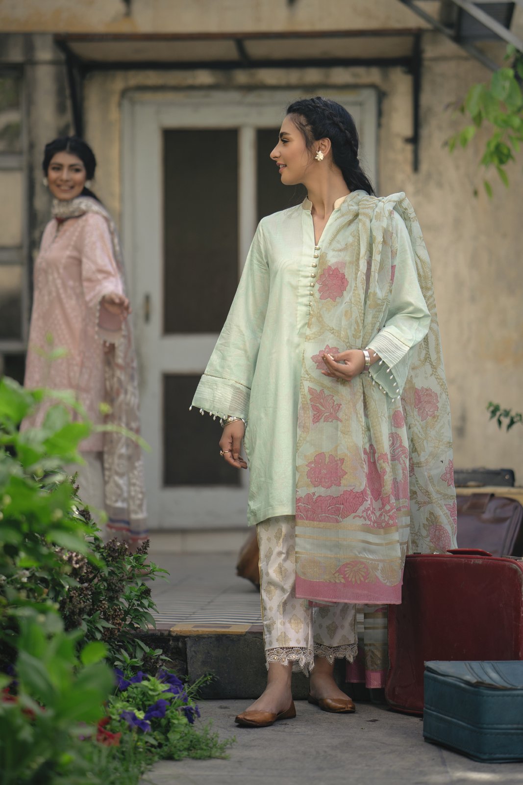 /2019/05/ethnic-by-outfitters-choti-eid-casual-suit-shirt-dupatta-wtc291099-10201915-eh-056-image1.jpeg