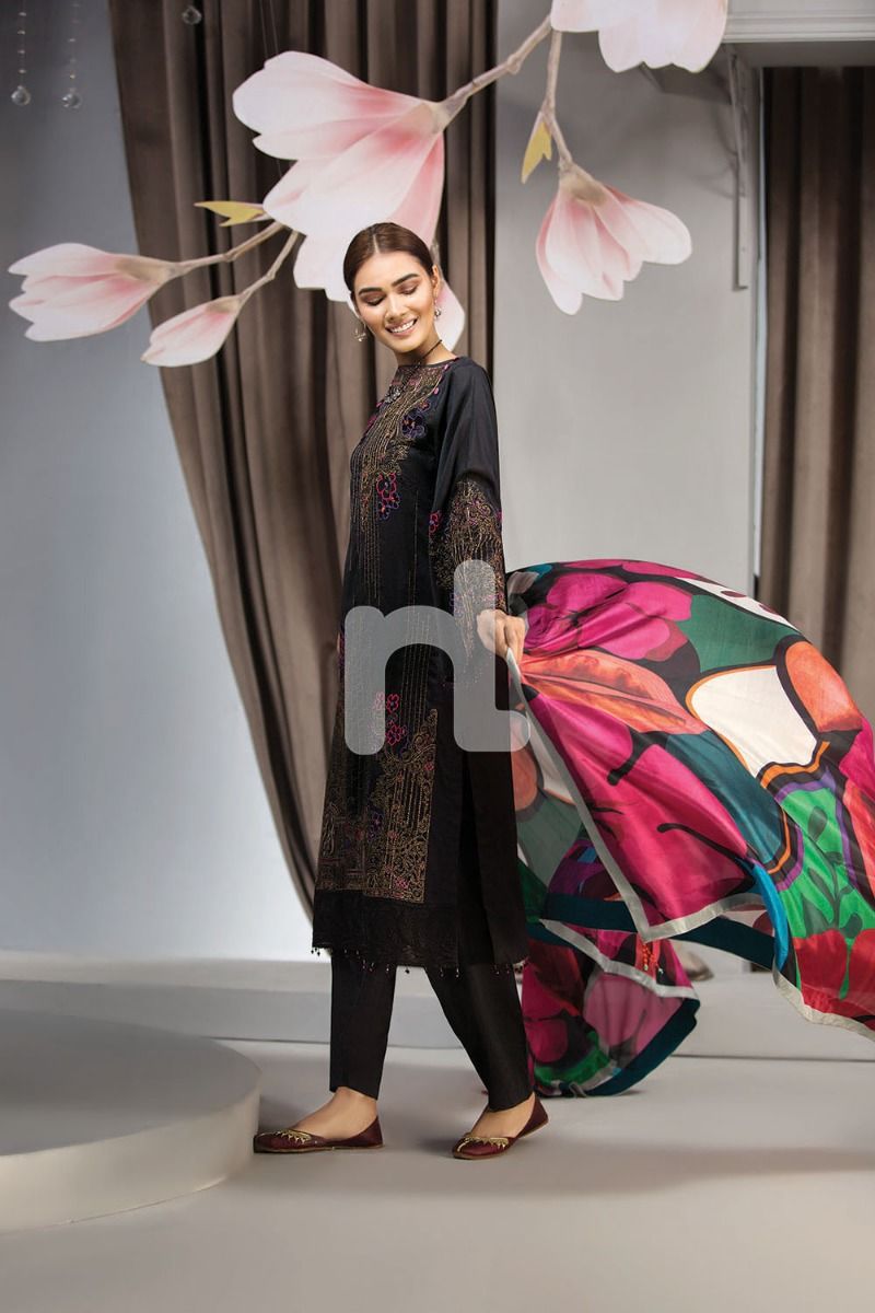 /2019/05/nishat-linen-41907025-lawn-silk-chiffon-black-dyed-embroidered-3pc-image1.jpeg