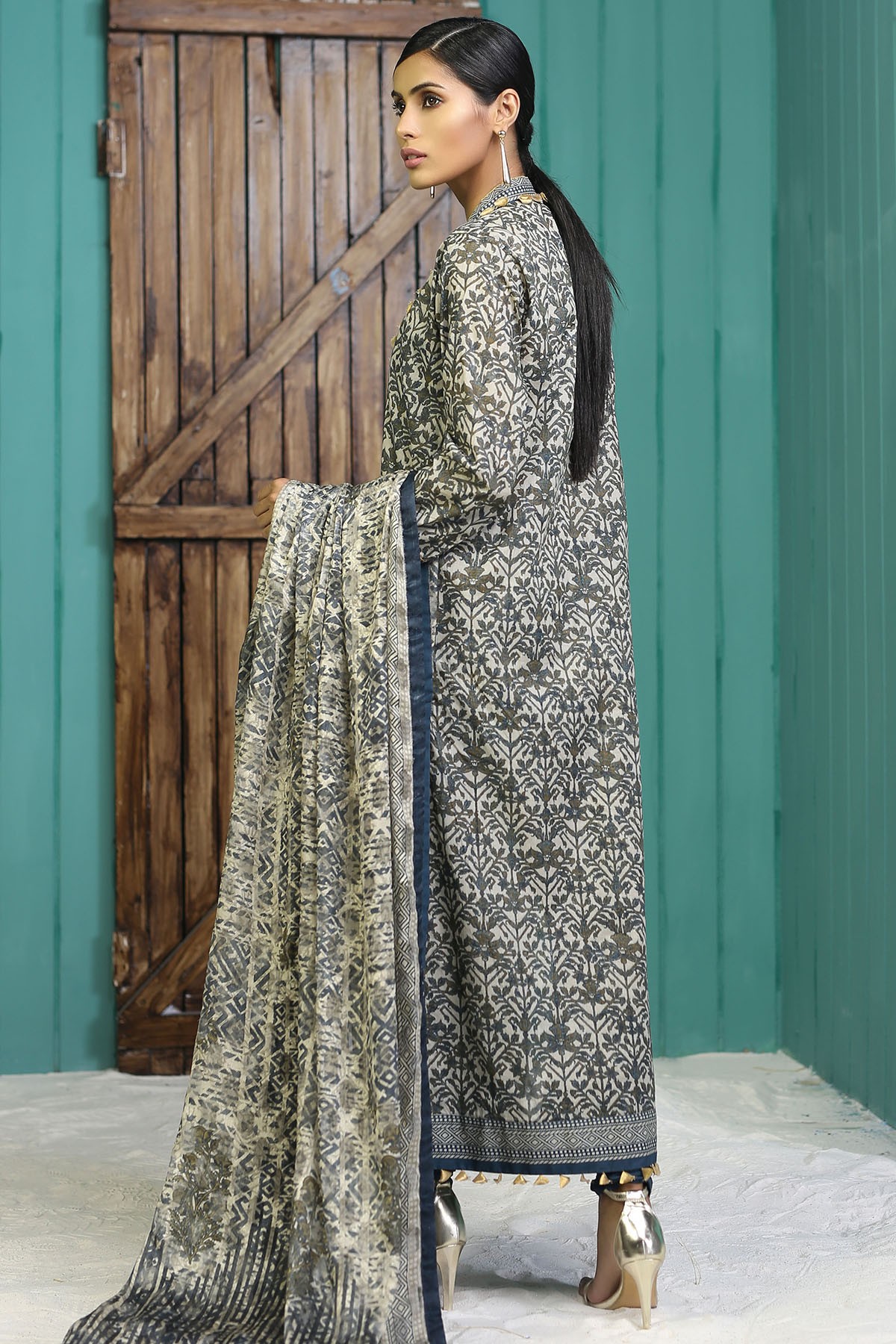 /2019/06/alkaram-studio-spring-summer-collection-2-piece-printed-suit-with-jacquard-net-dupatta-ss-111-19-2-green-image2.jpeg