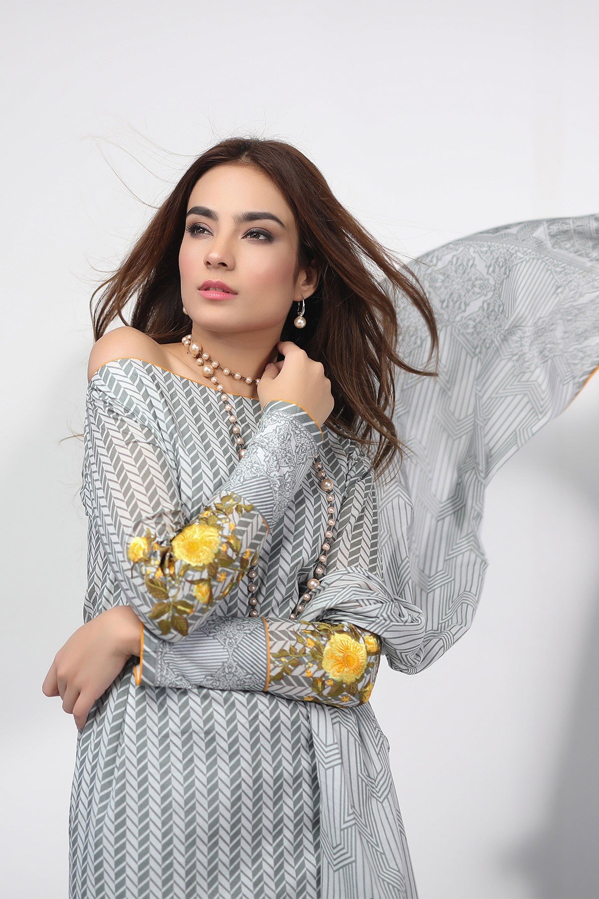 /2019/06/alkaram-studio-spring-summer-collection-3-piece-embroidered-suit-with-lawn-dupatta-ss-41-19-2-grey-image2.jpeg
