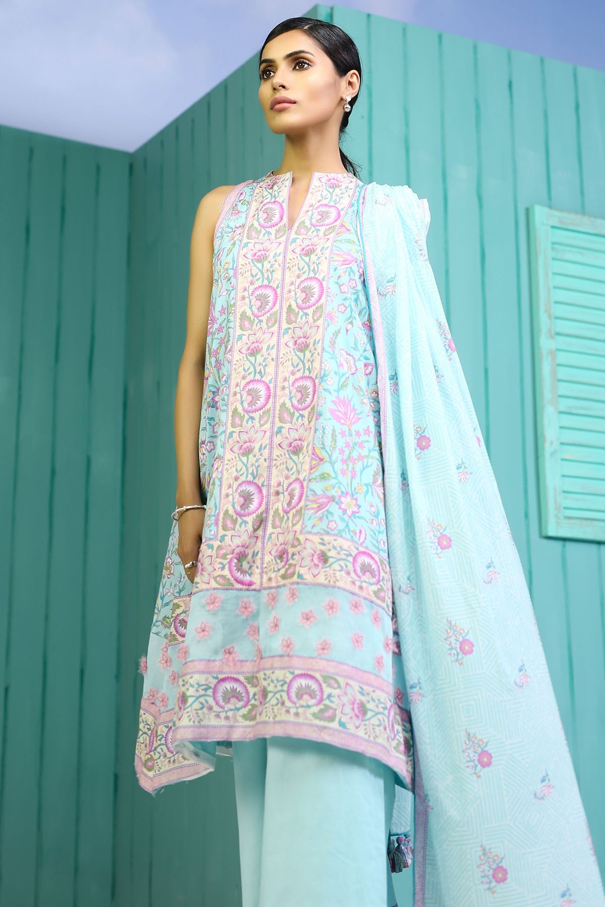 /2019/06/alkaram-studio-spring-summer-collection-3-piece-printed-suit-with-lawn-dupatta-ss-71-19-2-blue-image2.jpeg