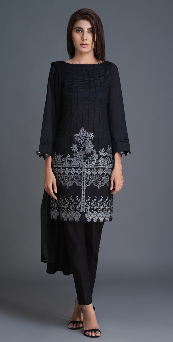 /2019/08/salitex-lawn-shirt-with-embroidered-front-embroidered-chiffon-dupatta-cambric-trouser-3pc-bw-01-image1.jpeg