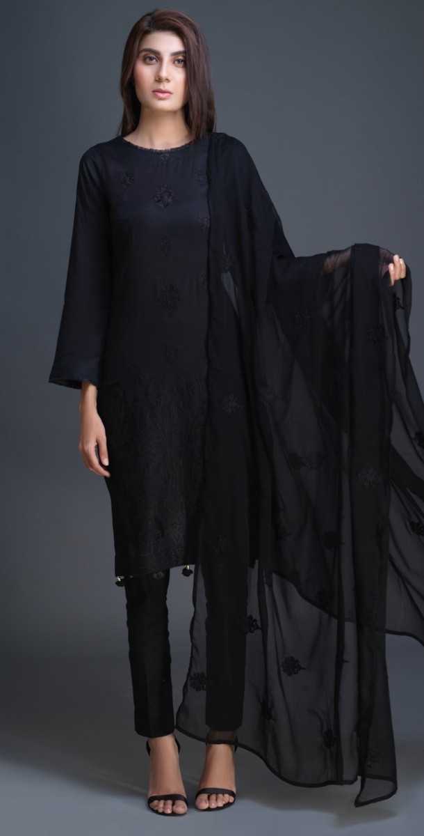 /2019/08/salitex-lawn-shirt-with-embroidered-front-embroidered-chiffon-dupatta-cambric-trouser-3pc-bw-03-image1.jpeg