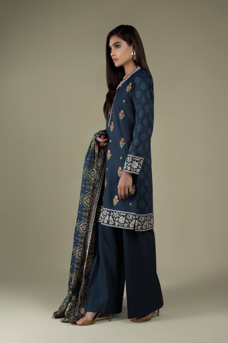 /2019/10/kayseria-winter-19-unstitched-collection-printed-embroidered-3-pcs-suitkpn-212-image2.jpeg