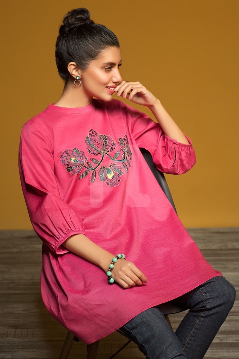 /2019/11/nishat-linen-fw19-17-pink-dyed-embroidered-stitched-karandi-fusion-top--1pc-image3.jpeg