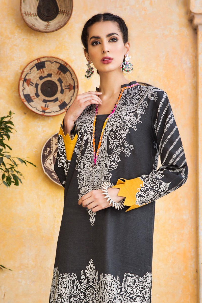 /2019/12/ethnic-by-outfitters-winter-unstitched-collection-robic-rufarm-wuc491373-10230446-ws-055-image2.jpeg