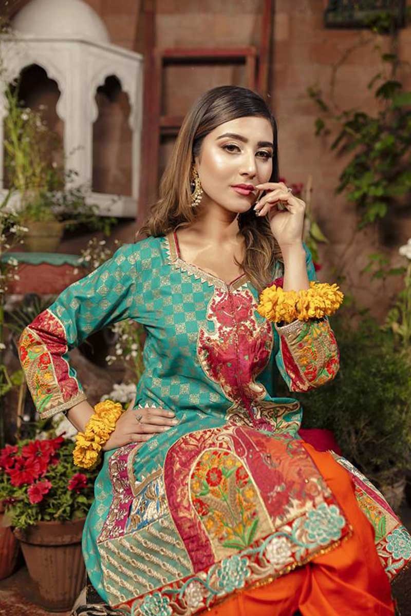 /2019/12/zahra-ahmad-luxury-pret-sitara-image2.jpeg