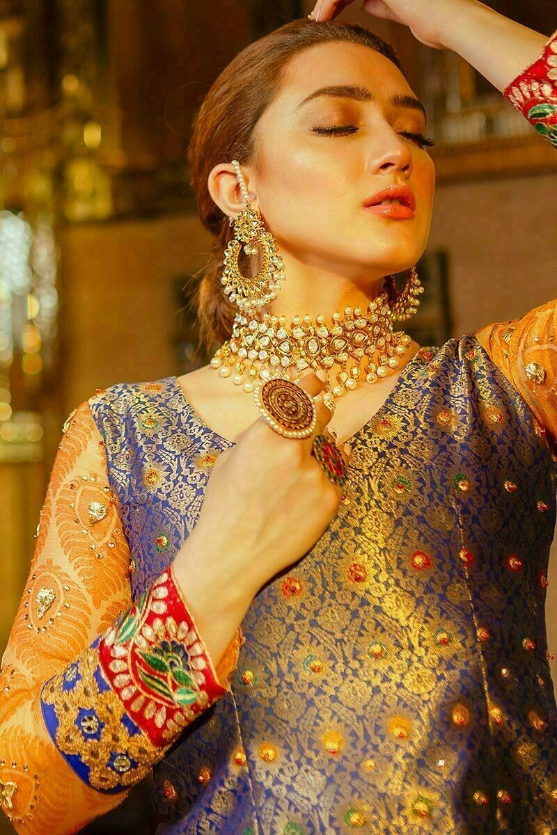 /2019/12/zahra-ahmad-wedding-wear-mystry-gm-21-image2.jpeg