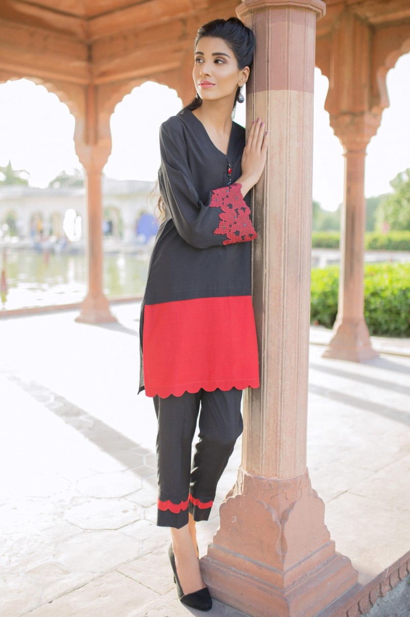 /2019/12/zeen-woman-1-pc-stitched-suit--raw-silk-wzk19219-black-chili-red-image3.jpeg