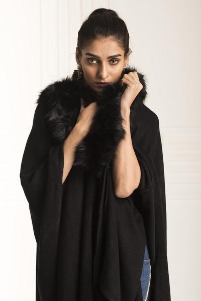 /2020/01/by-the-way-sweater-covered-fur-wrw0364-reg-blk-image3.jpeg