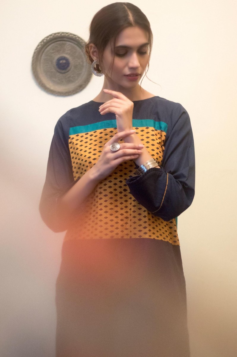 /2020/01/zeen-woman-merak-winter-pret-1-pc-stitched-shirt--cambric-printed-wa193018-navy-ochre-green-image3.jpeg