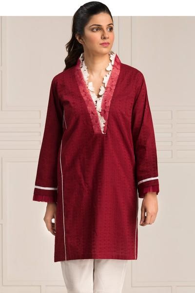 /2020/03/by-the-way-summer-collection20-crimson-allure-wrh0756-med-mrn-image1.jpeg