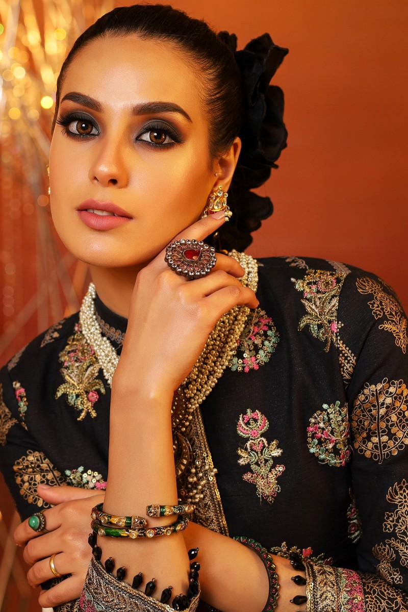 /2020/04/alkaram-2-piece-embroidered-suit-with-printed-cambric-trouser-fc-15g-20-black-image2.jpeg