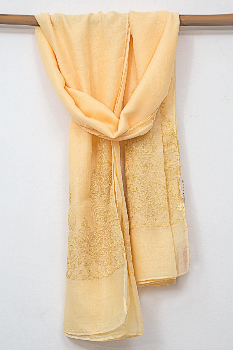 /2020/05/zeen-woman-festive-edition-solid-embroidered-scarf--lemon-647646-image2.jpeg