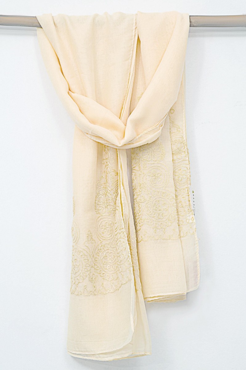 /2020/05/zeen-woman-festive-edition-solid-embroidered-scarf--lemon-off-white-647645-image2.jpeg
