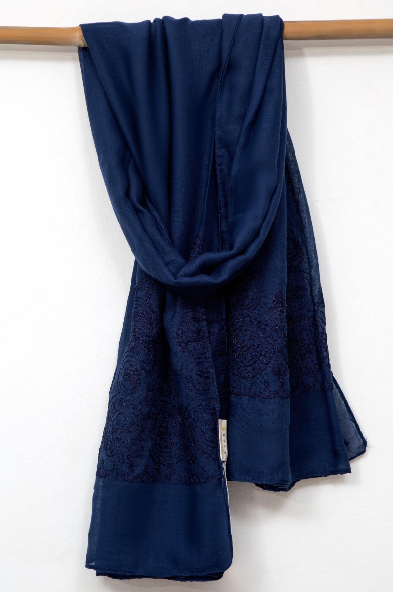 /2020/05/zeen-woman-festive-edition-solid-embroidered-scarf--royal-blue-647643-image2.jpeg