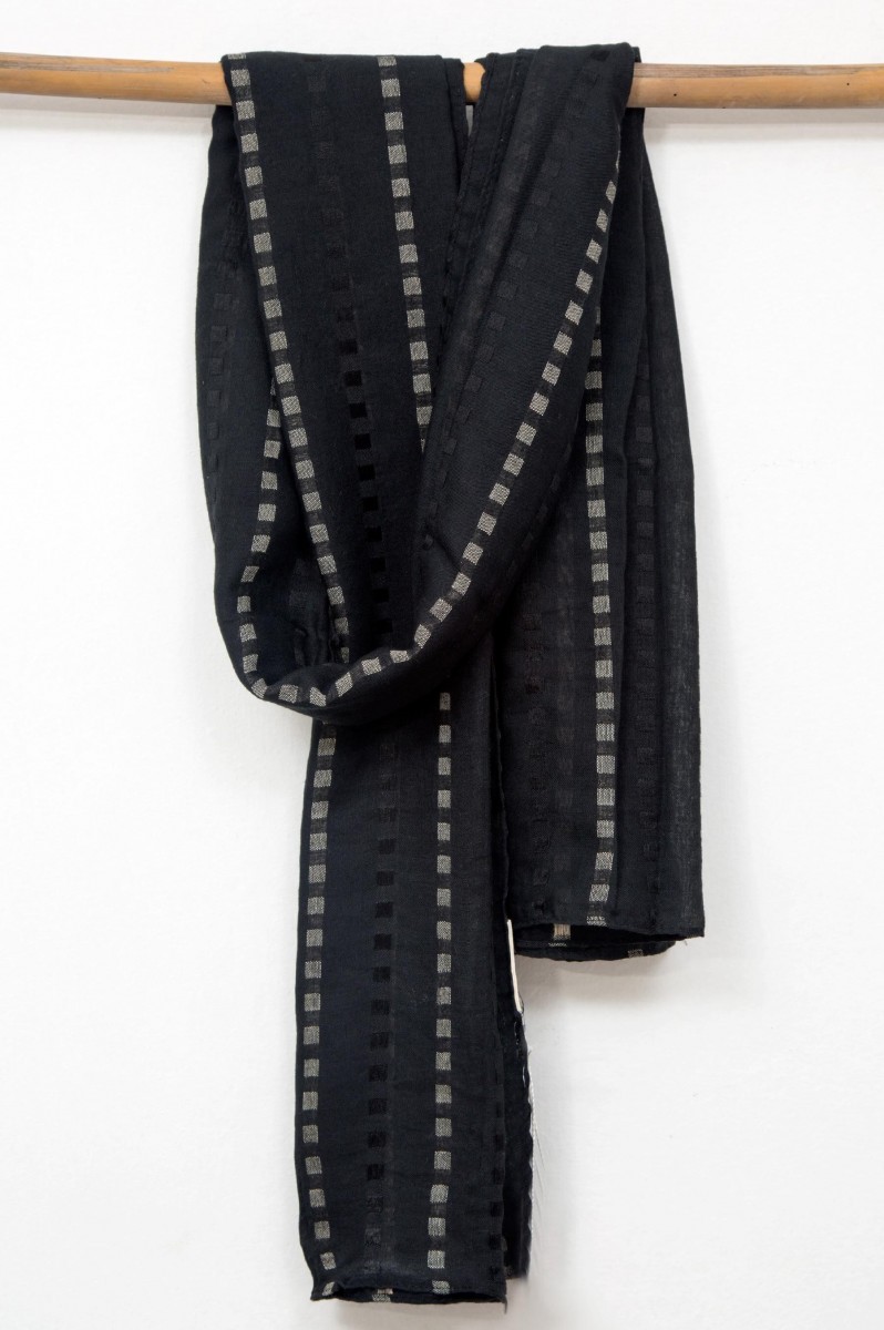 /2020/05/zeen-woman-festive-edition-woven-solid-scarf--black-647640-image2.jpeg