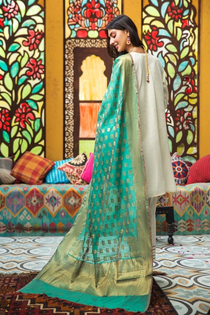 /2020/07/gul-ahmed-eid-2020-3-pc-embroidered-suit-with-yarn-dyed-jacquard-dupatta-fe-288-image3.jpeg