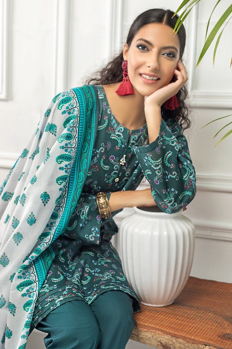 /2020/08/gul-ahmed-mid-summer-collection-2-pc-unstitched-printed-cambric-suit-tcn-57-image2.jpeg