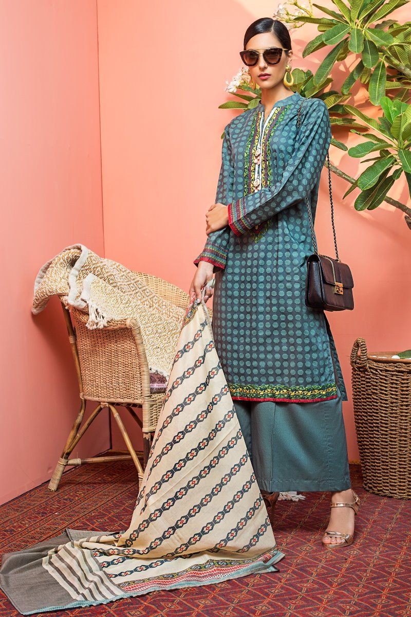 /2020/08/gul-ahmed-mid-summer-collection-3-pc-unstitched-embroidered-cambric-suit-cbe-122-image1.jpeg