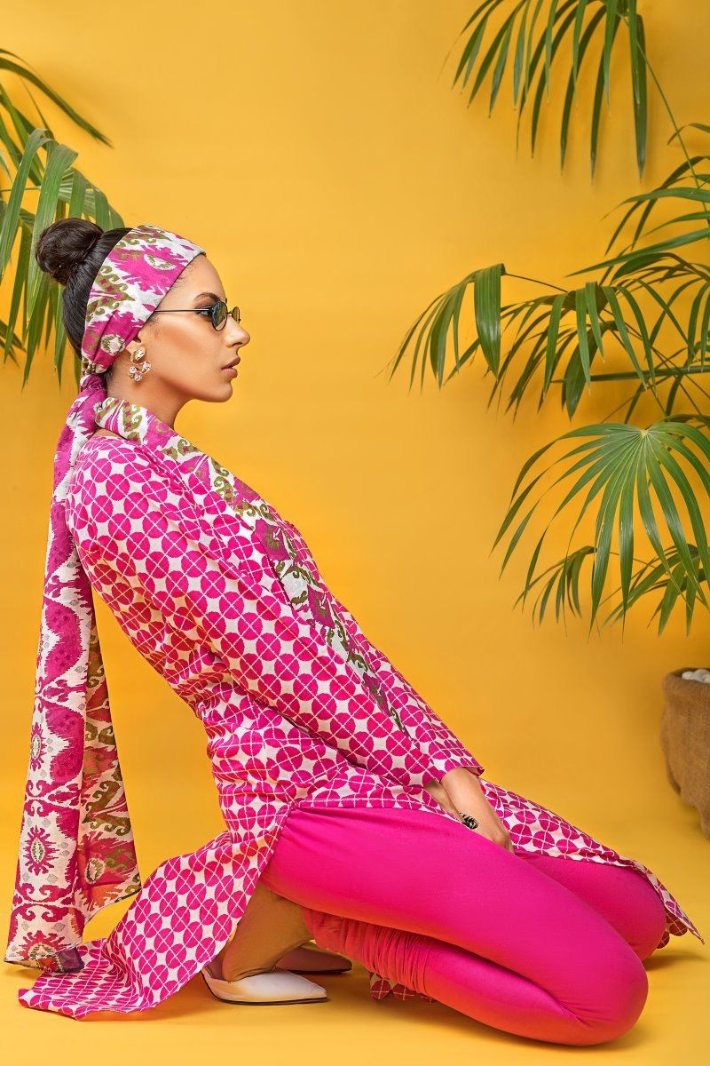 /2020/08/gul-ahmed-mid-summer-collection-3-pc-unstitched-printed-cambric-suit-cbn-114-b-image3.jpeg