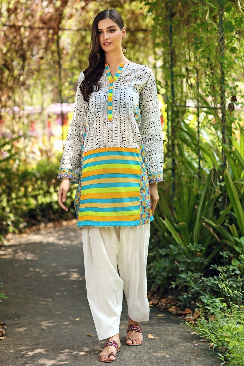 /2020/08/gul-ahmed-mid-summer-collection-cambric-printed-unstitched-shirt-scn-126-b-image1.jpeg