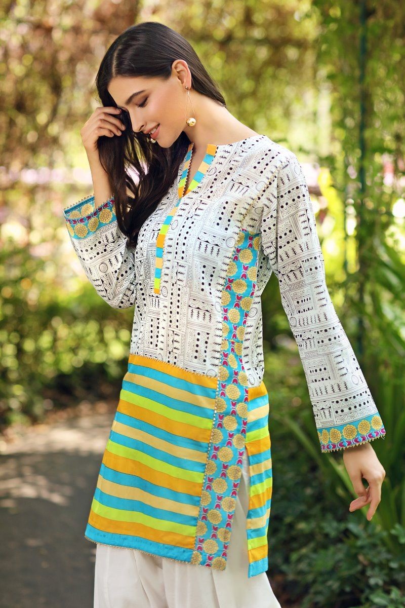 /2020/08/gul-ahmed-mid-summer-collection-cambric-printed-unstitched-shirt-scn-126-b-image2.jpeg