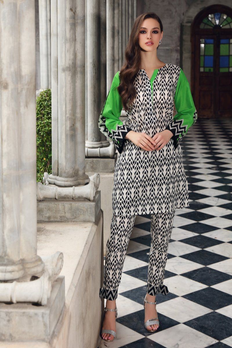 /2020/08/gul-ahmed-mid-summer-collection-cambric-printed-unstitched-shirt-scn-130-b-image1.jpeg