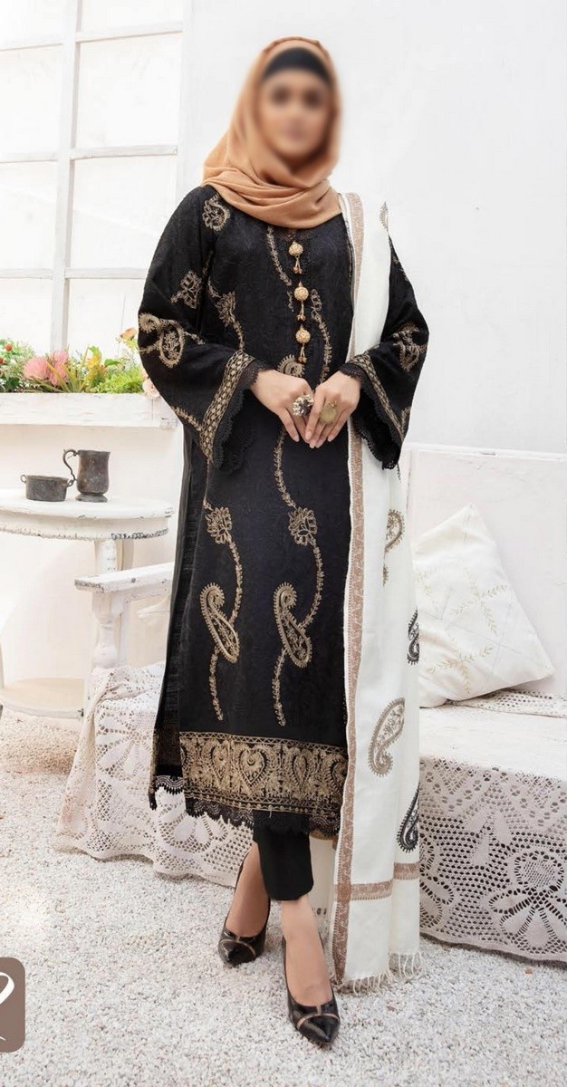 /2021/11/gul-e-zar-embroidered-wool-collection-d-02-image1.jpg