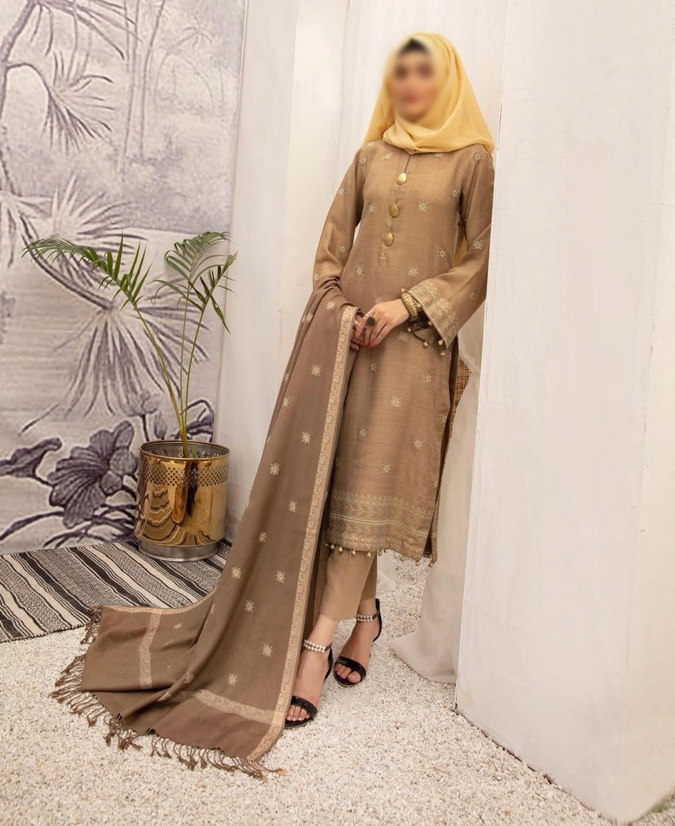 /2021/11/gul-e-zar-embroidered-wool-collection-d-04-image1.jpg