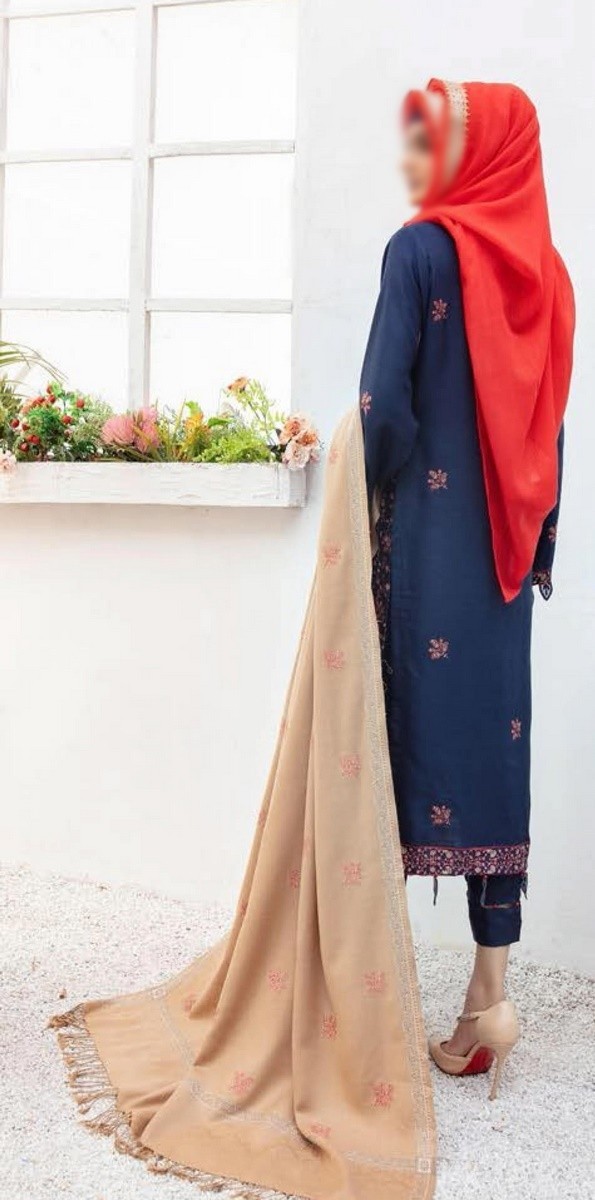 /2021/11/gul-e-zar-embroidered-wool-collection-d-14-image2.jpg