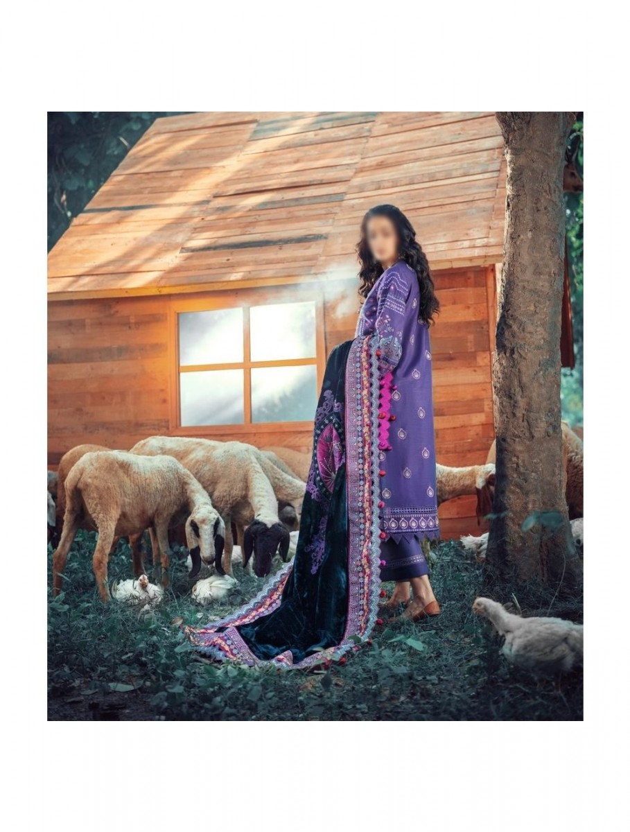 /2021/11/maryam-hussain-winter-shawl-collection21-d-capri-image2.jpeg