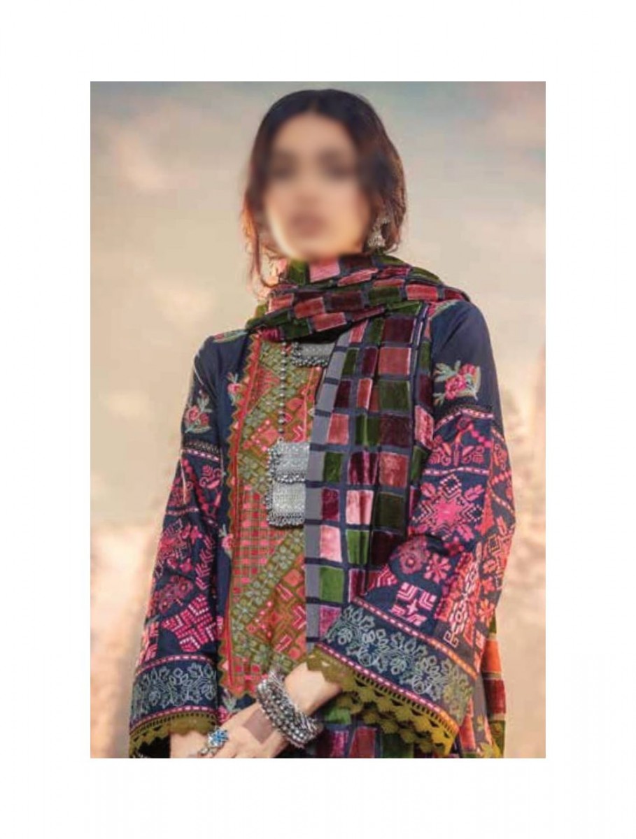 /2021/11/maryam-hussain-winter-shawl-collection21-d-emerald-image2.jpeg