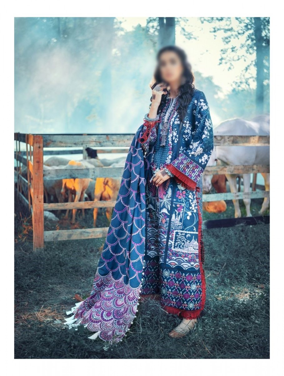 /2021/11/maryam-hussain-winter-shawl-collection21-d-marina-image2.jpeg