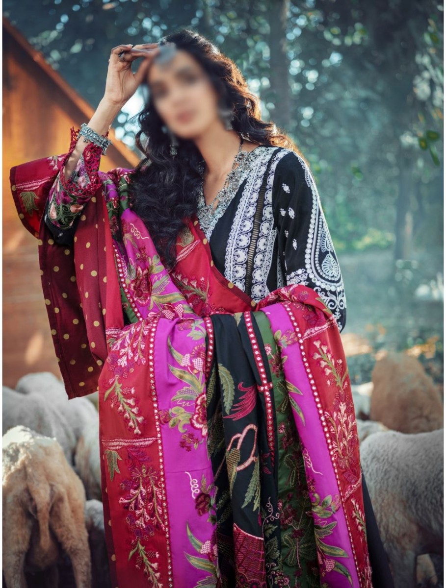/2021/11/maryam-hussain-winter-shawl-collection21-d-napoli-image1.jpeg