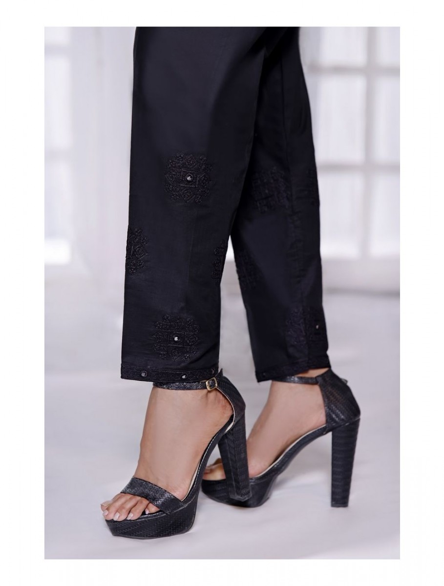 /2021/12/look-fresh-cotton-pants-by-amna-khadija-d-d-04-black-image1.jpeg