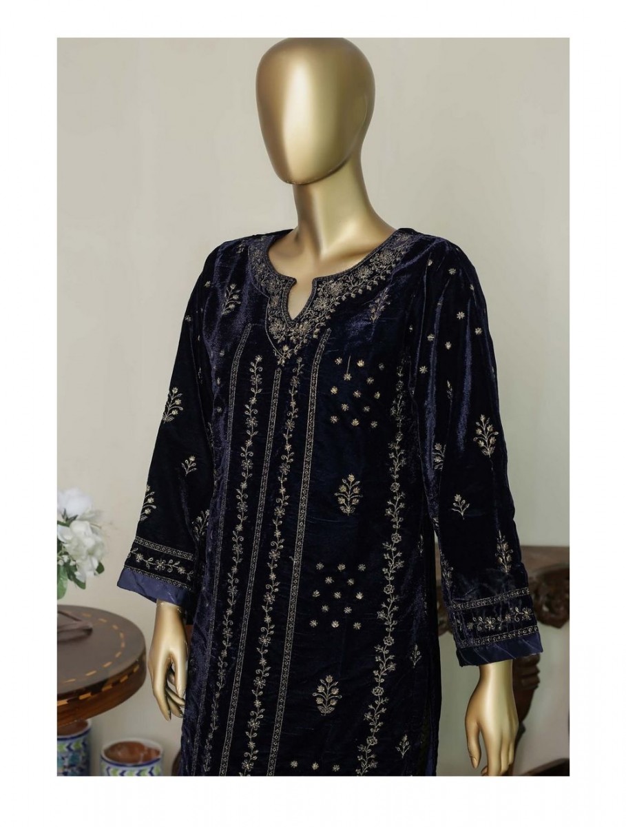 /2022/10/bin-saeed-velvet-embroidered-kurti-collection-design-04-image2.jpeg