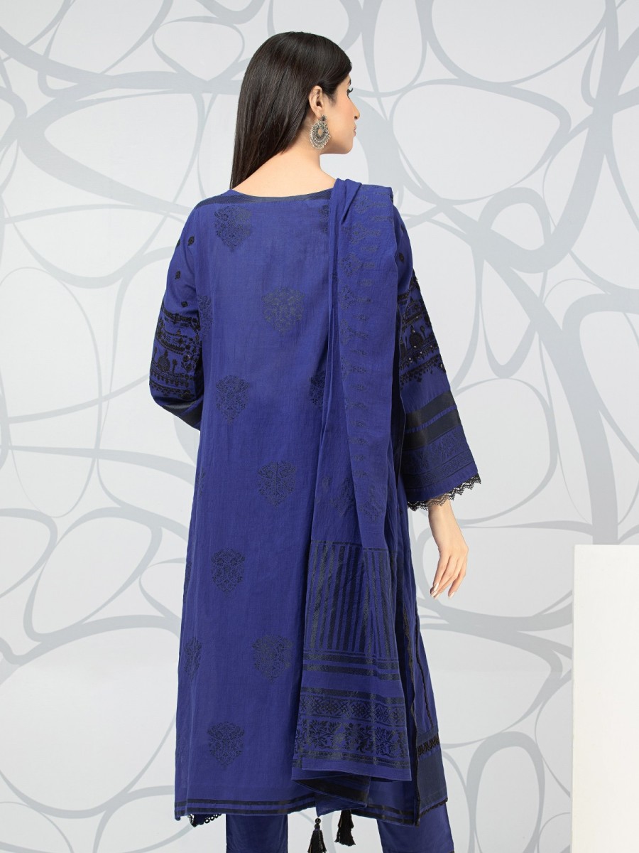 /2023/01/edenrobe-women-unstitched-winter-premium--ewu22v3-23726-royal-blue-embroidered-jacquard-3-piece-image2.jpeg