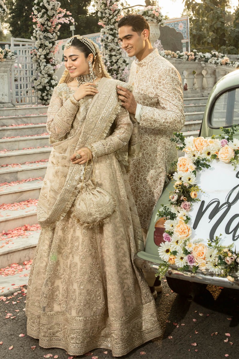 /2023/01/mehram-by-serene-unstitched-3-piece-brides-collection-2023-sb-16-tarab-image2.jpeg