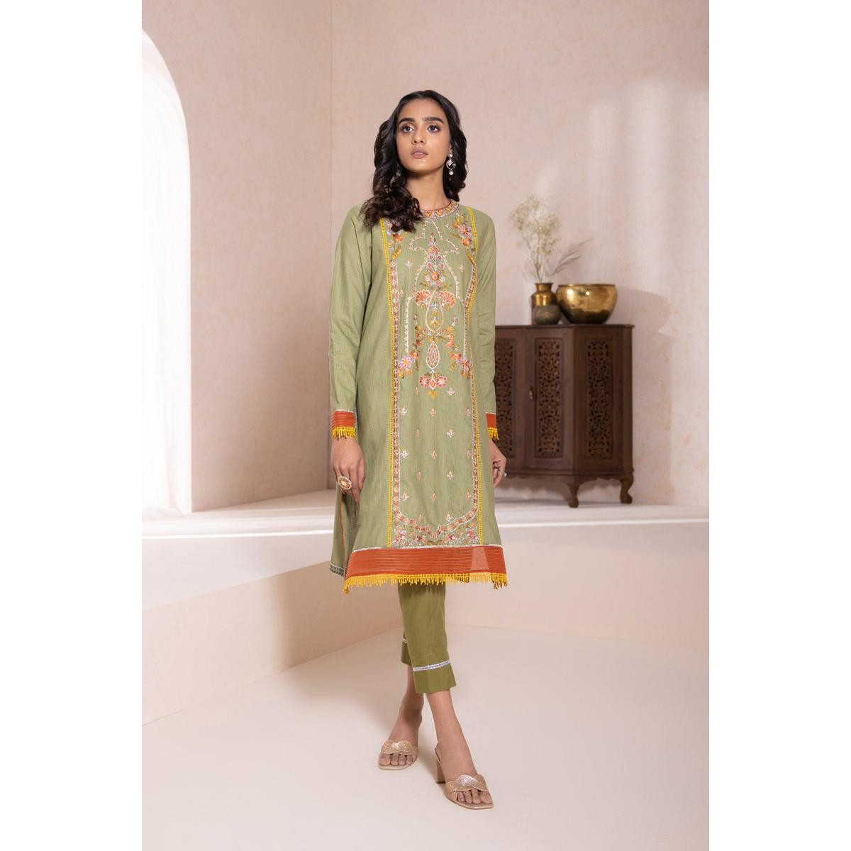 /2023/02/sapphire-embroidered-zari-khaddar-kurti-for-girls-368131957_pk-1825694019-image1.jpeg