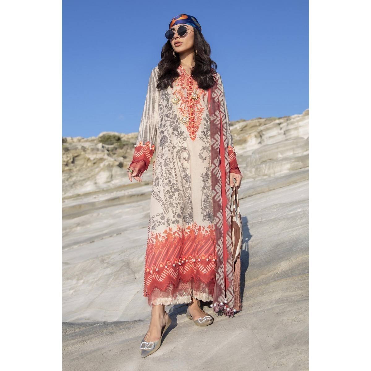 /2023/04/sana-safinaz-3-piece-printed-lawn-unstitched-suit--muzlin-summer-2-276376953_pk-1492746307-image1.jpeg