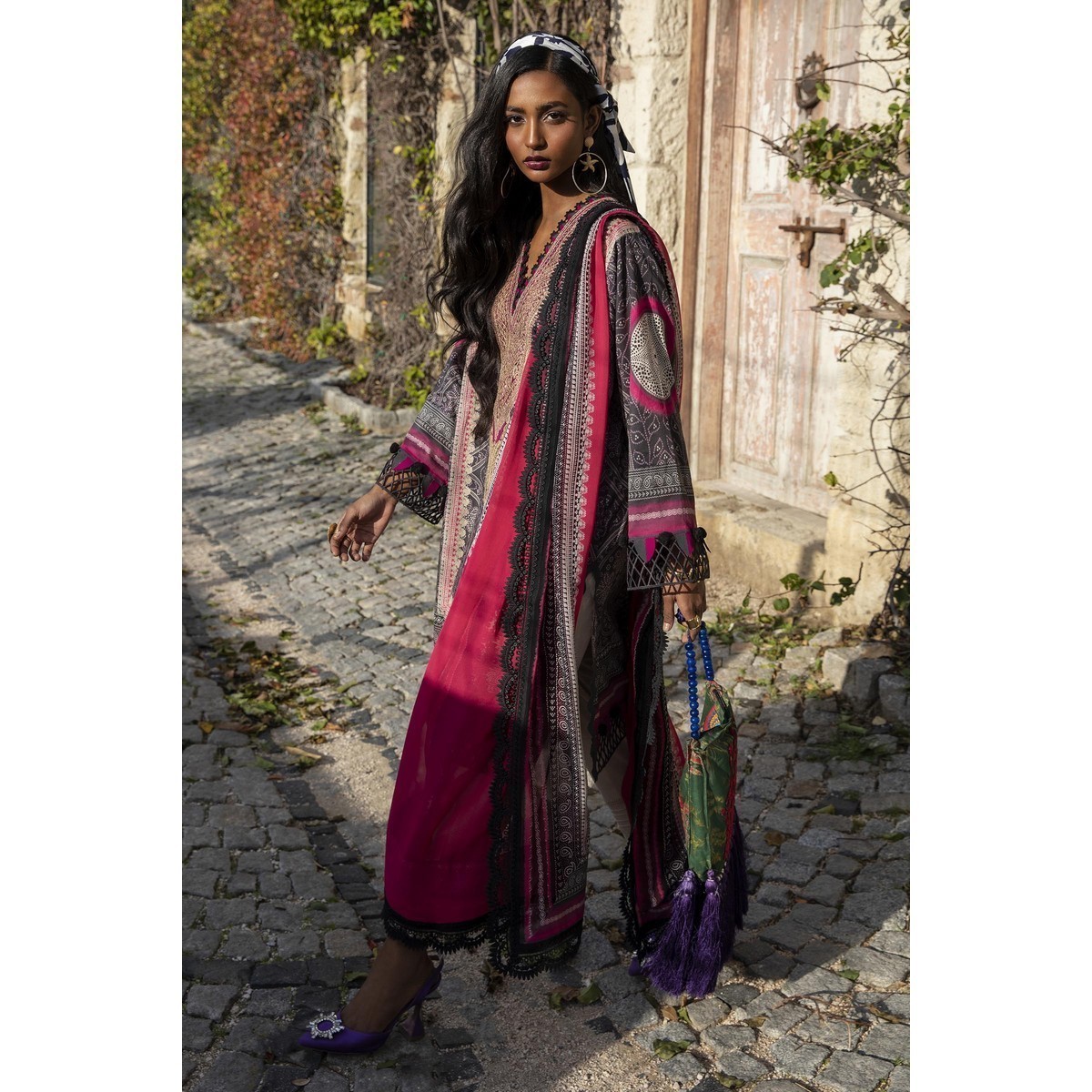 /2023/04/sana-safinaz-3-piece-printed-lawn-unstitched-suit--muzlin-summer-2-276379400_pk-1492688998-image1.jpeg